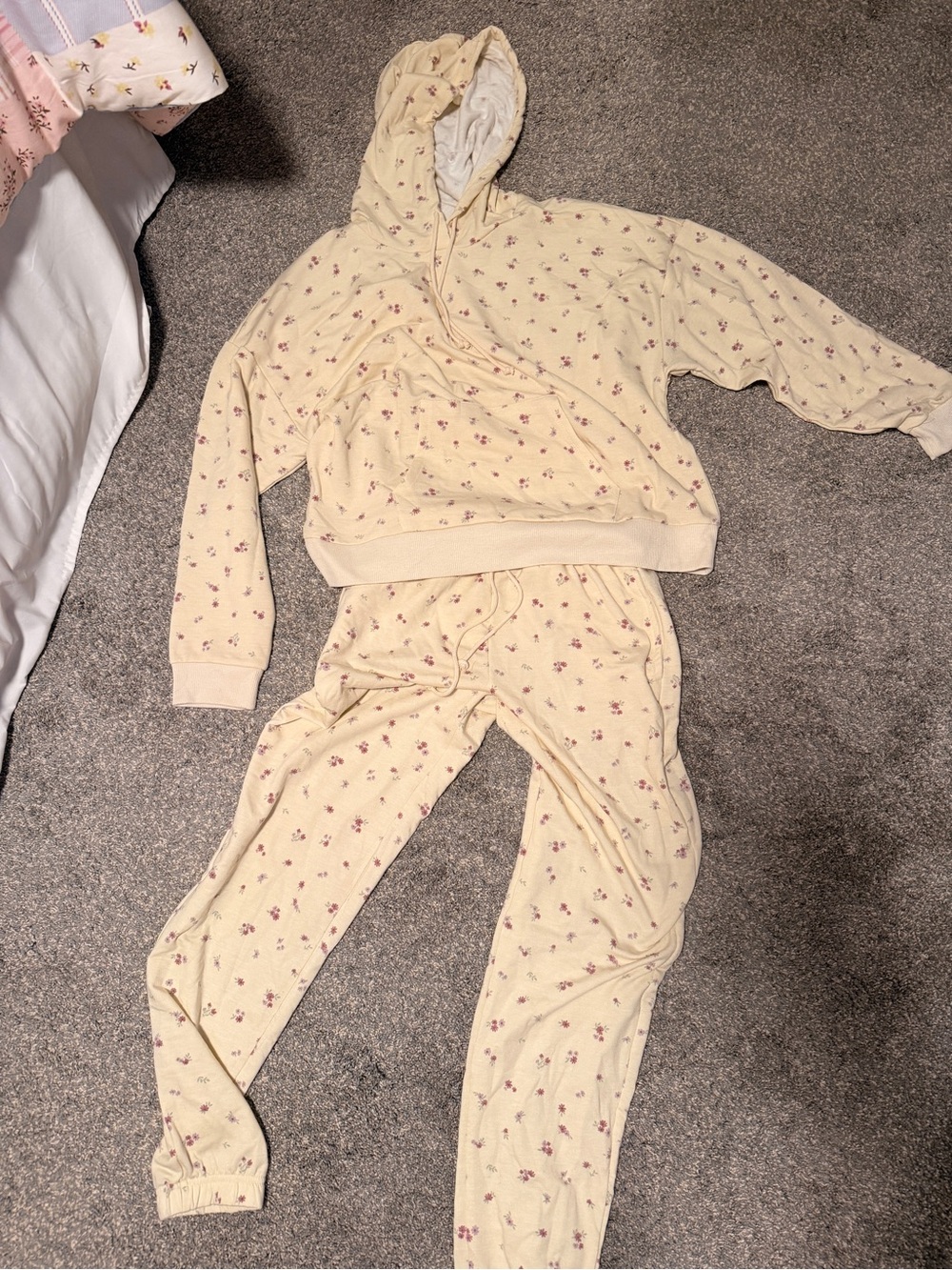 Women’s Cream and lavender flowered Sweatset